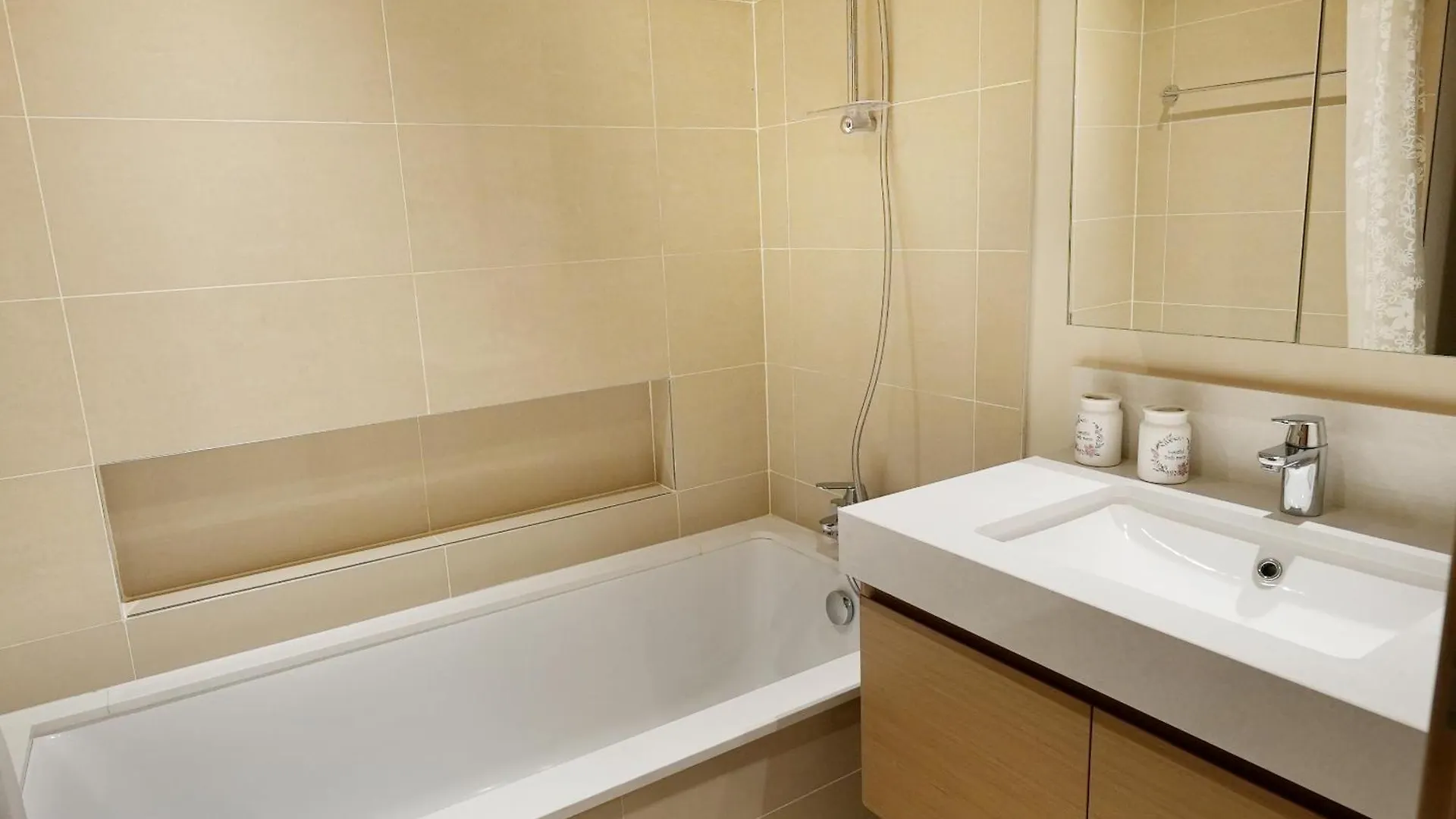 Brown Stone Holiday Homes Creek Dubai Apartment